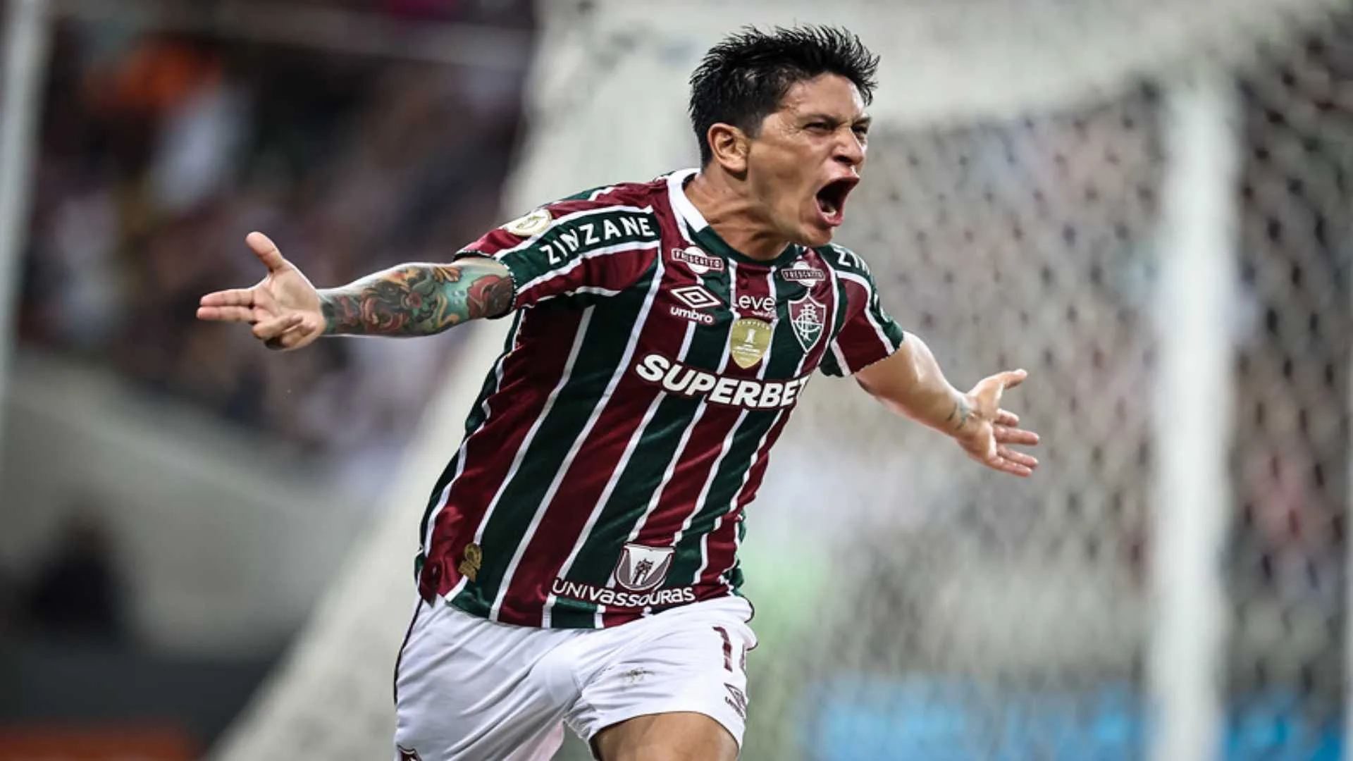 Fluminense vence o Athletico-PR e se afasta do Z-4 do Brasileirão