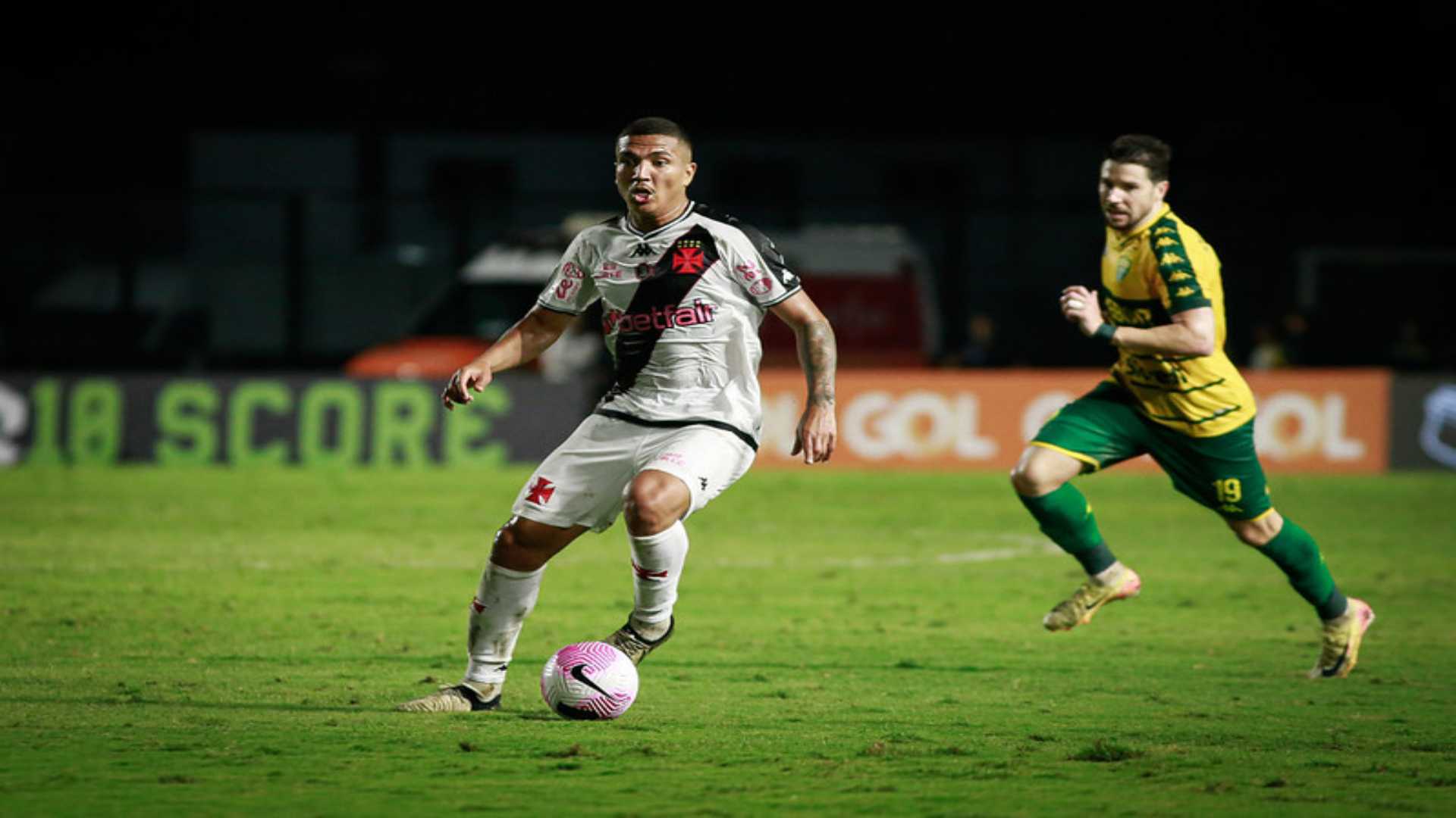 Hugo Moura marca em vitória do Vasco sobre o Cuiabá pelo Brasileirão