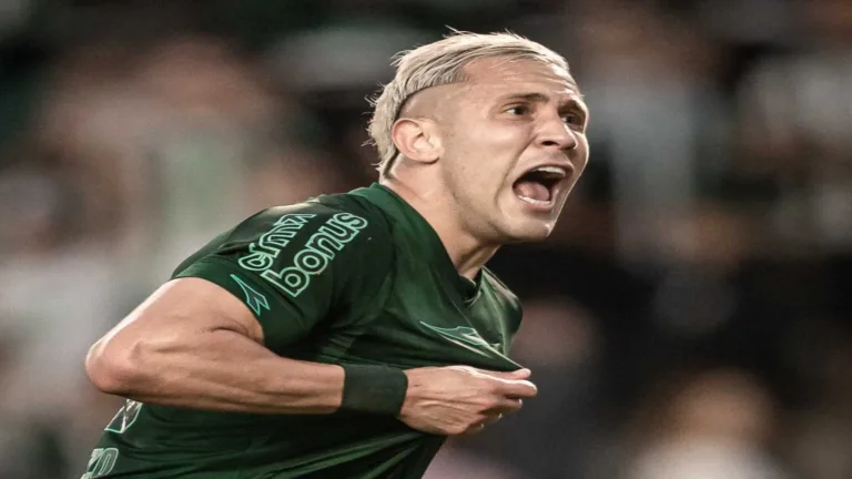 Com baixo público, Coritiba vence o CRB pelo Brasileirão Série B