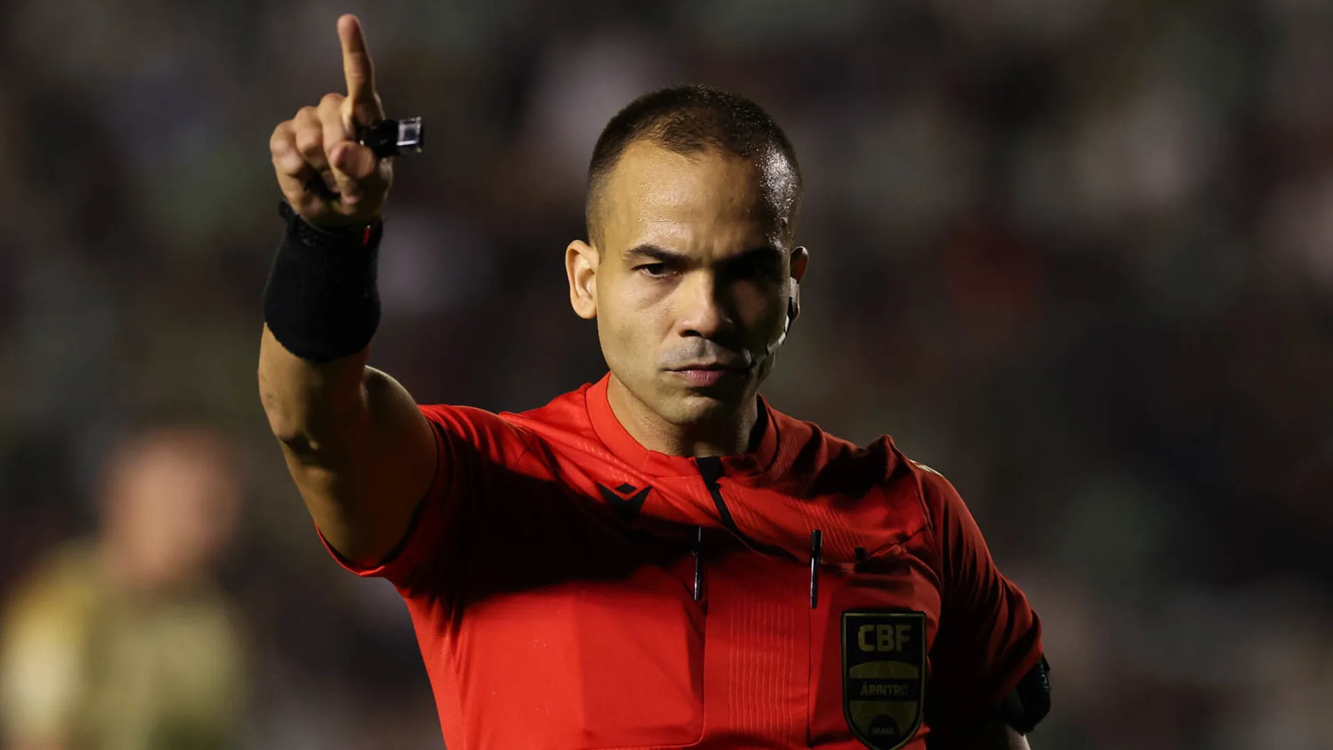 Tiago Leifert aponta erro grosseiro do árbitro em jogo do Palmeiras: “Não sabe a regra”