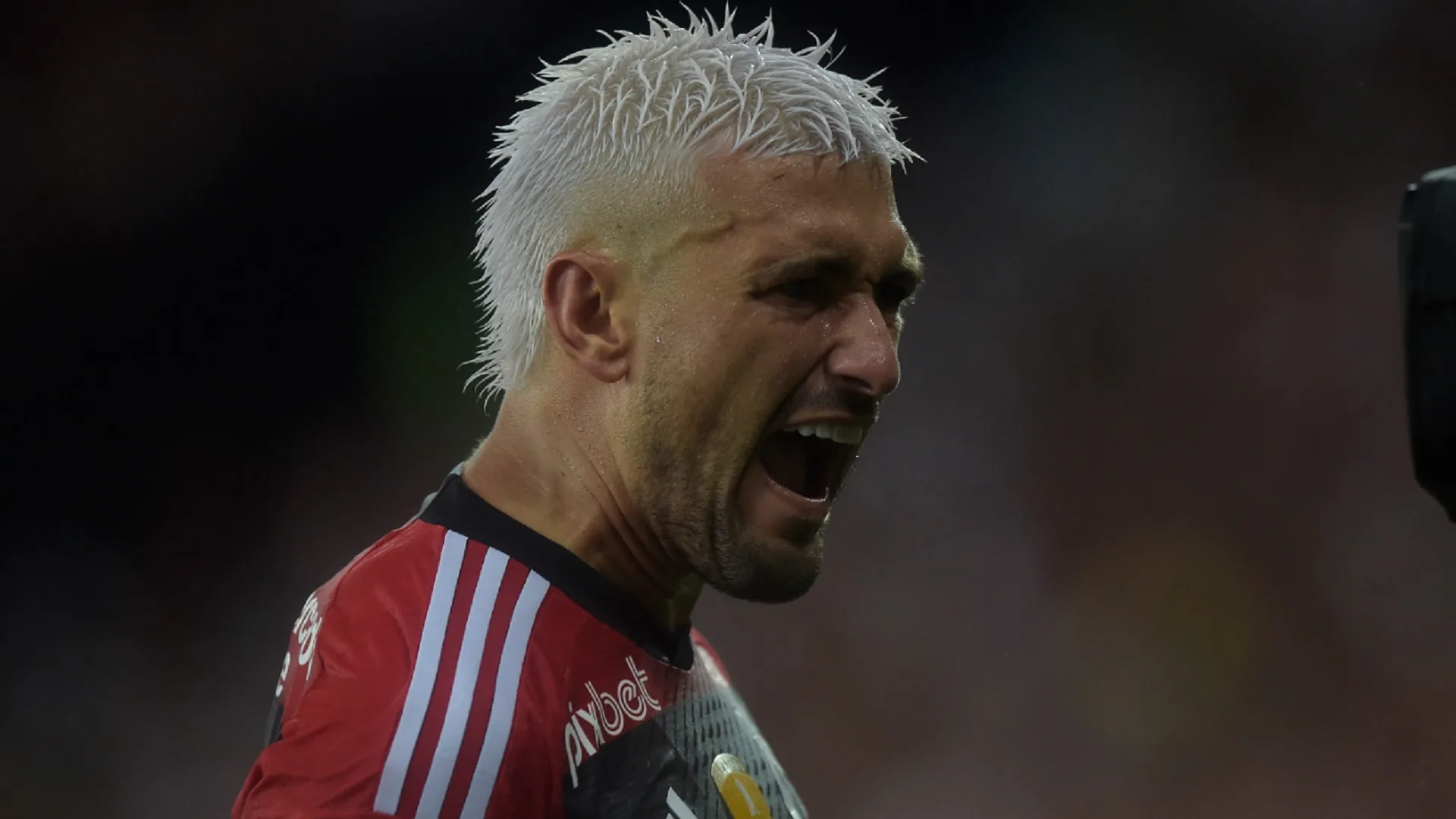 Arrascaeta crava treinador acima da média no futebol brasileiro: “Muito diferenciado”