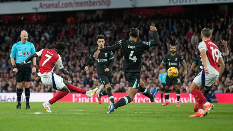 Arsenal empata com o Liverpool em clássico da Premier League