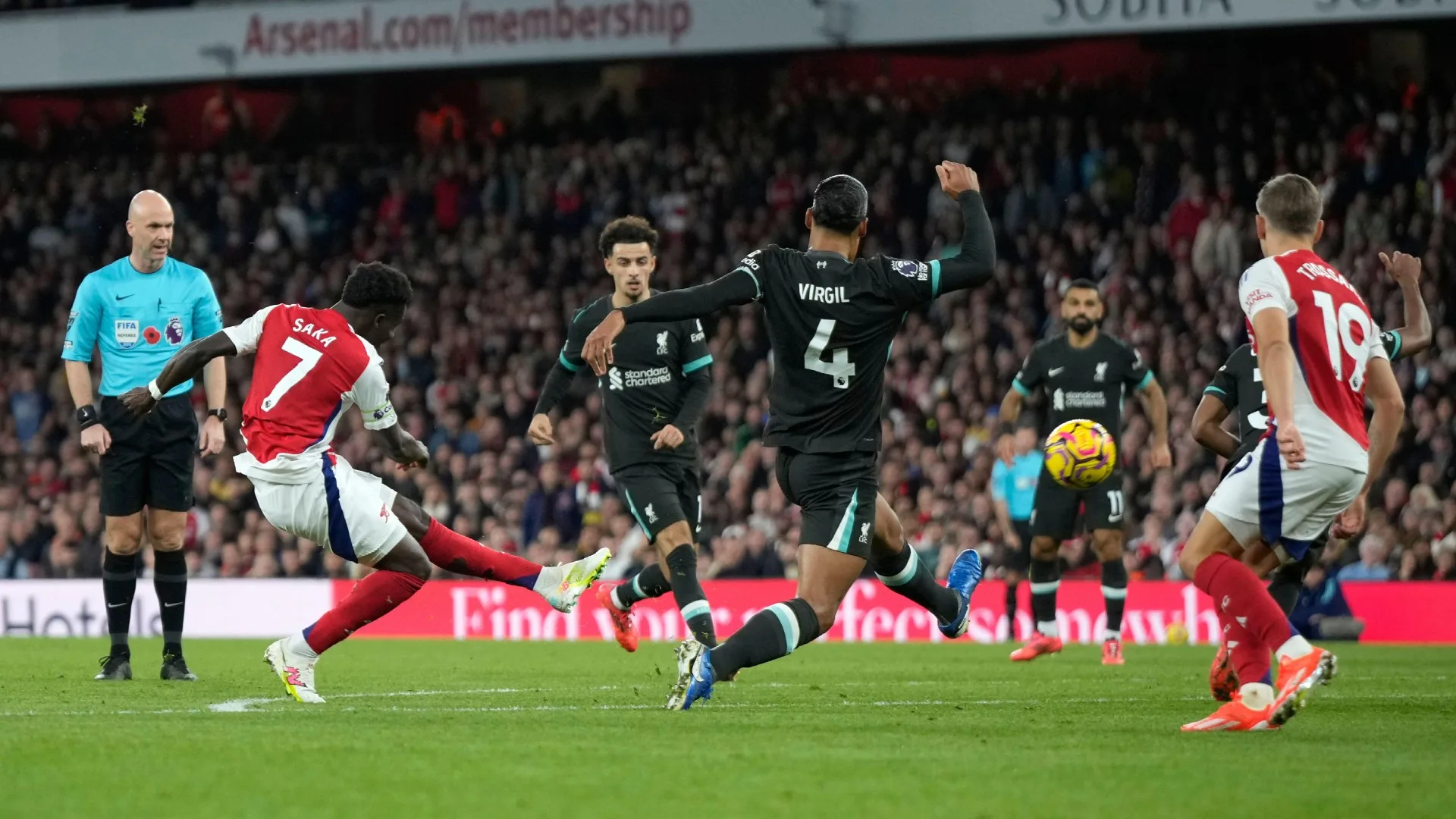 Arsenal empata com o Liverpool em clássico da Premier League