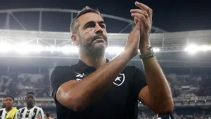 Artur Jorge, do Botafogo, deixa aviso sobre “estratégia” de Abel Ferreira no Brasileirão
