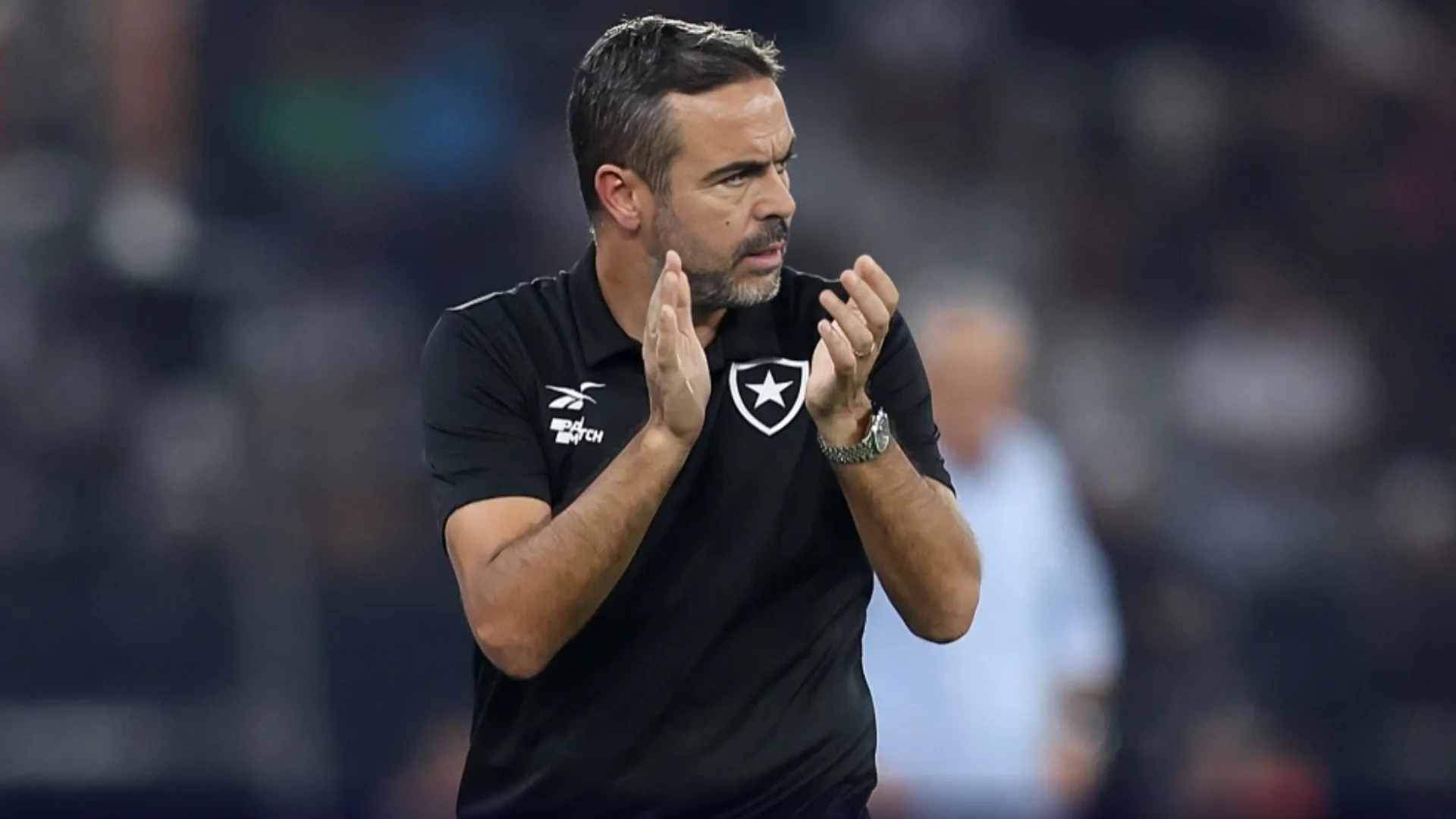 Artur Jorge, do Botafogo, surpreende e elege ídolo no futebol