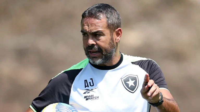 Artur Jorge, do Botafogo, banca melhor atacante do Brasil hoje: “Não tenho dúvida