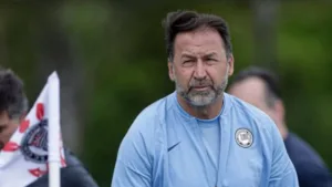 Augusto Melo deixa Sócrates de fora ao montar o melhor Corinthians de todos os tempos