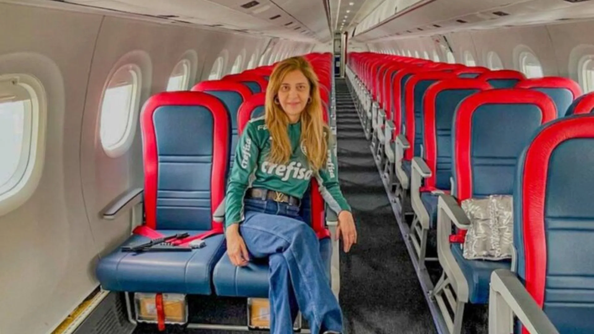 Presidente do Palmeiras é cobrada pela ANAC por empréstimo de avião ao Vasco