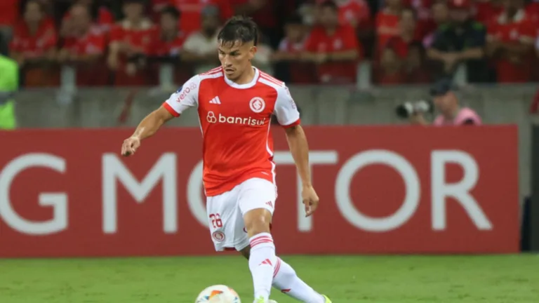 Comentaristas da Globo cometem gafe ao pedir convocação de jogador para seleção brasileira; assista