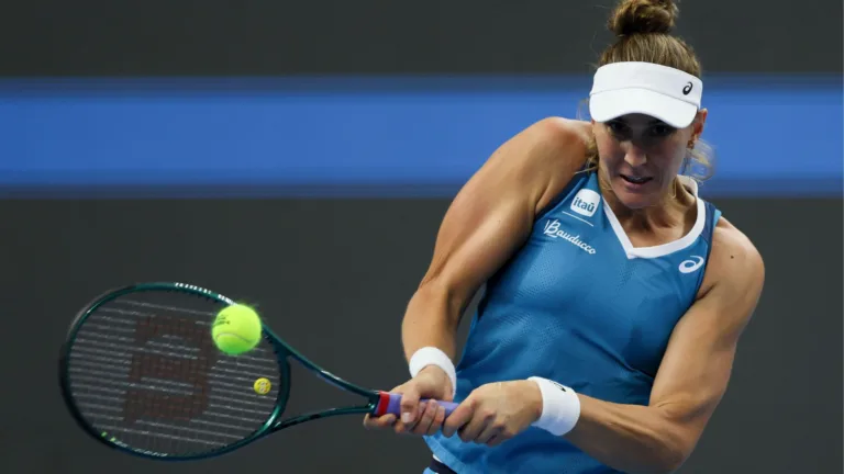 Bia Haddad bate norte-americana em revanche e avança em Wuhan