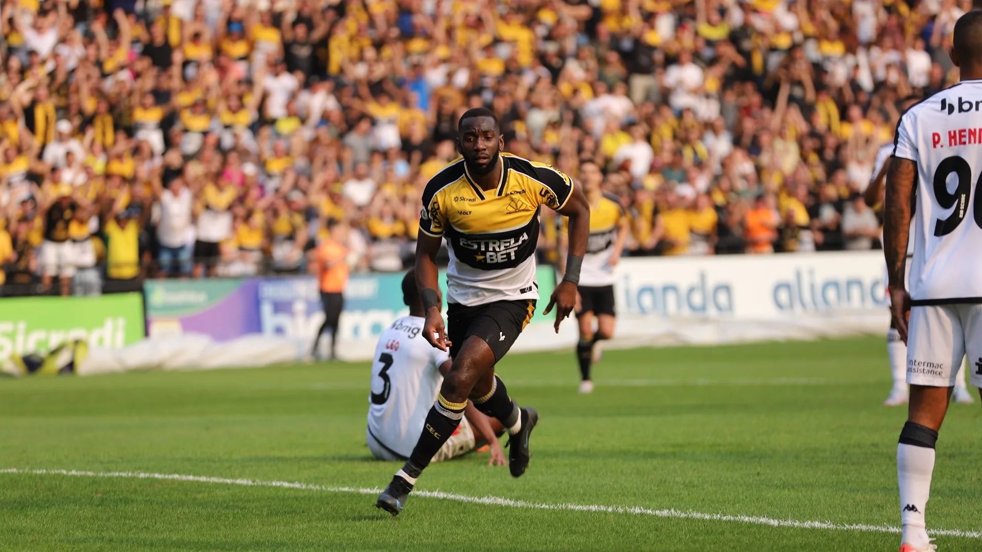 Bolasie ‘esquece’ Pelé e se derrete por jogador brasileiro: “Era o cara”