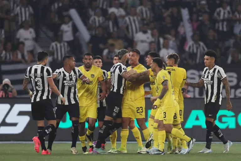 Peñarol x Botafogo: reunião termina em impasse e Conmebol pode mudar local da semifinal da Libertadores