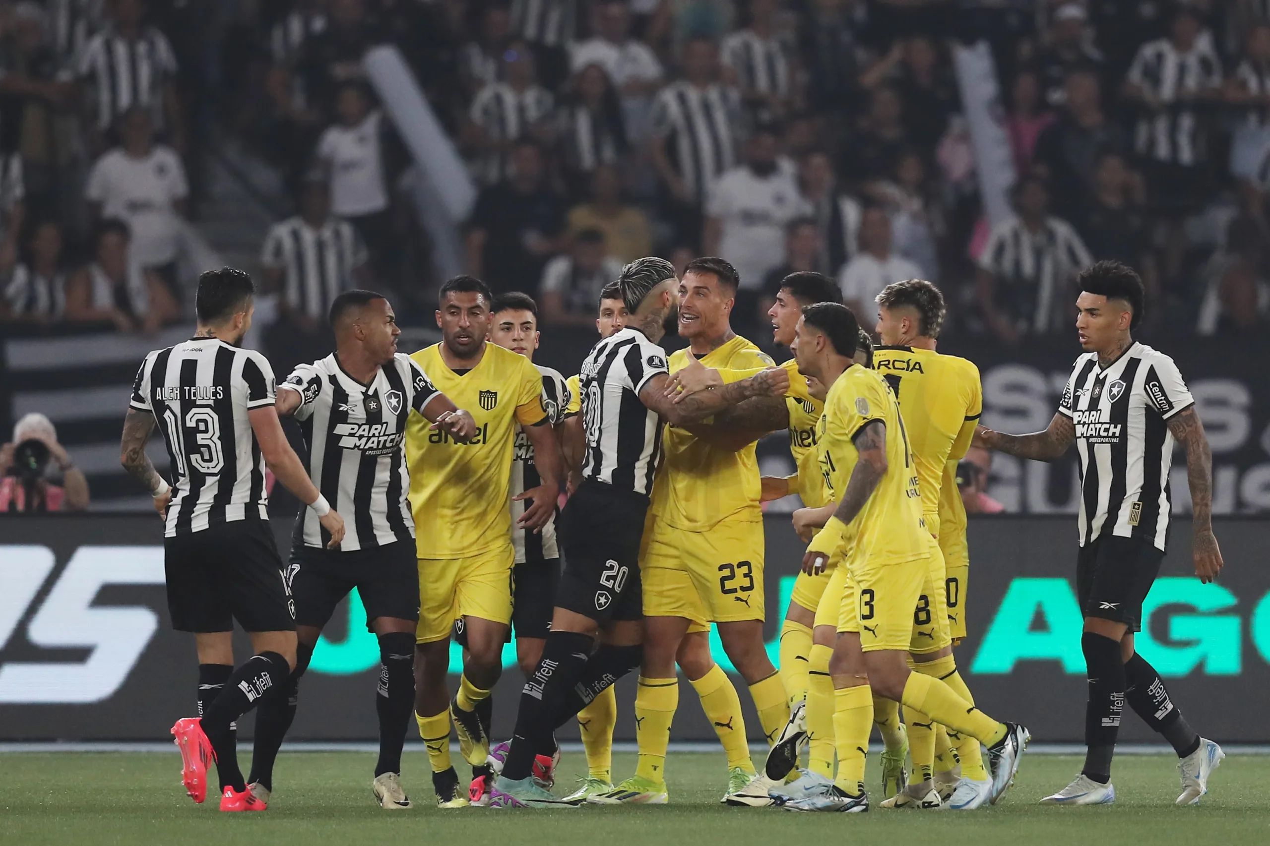 Peñarol x Botafogo: reunião termina em impasse e Conmebol pode mudar local da semifinal da Libertadores