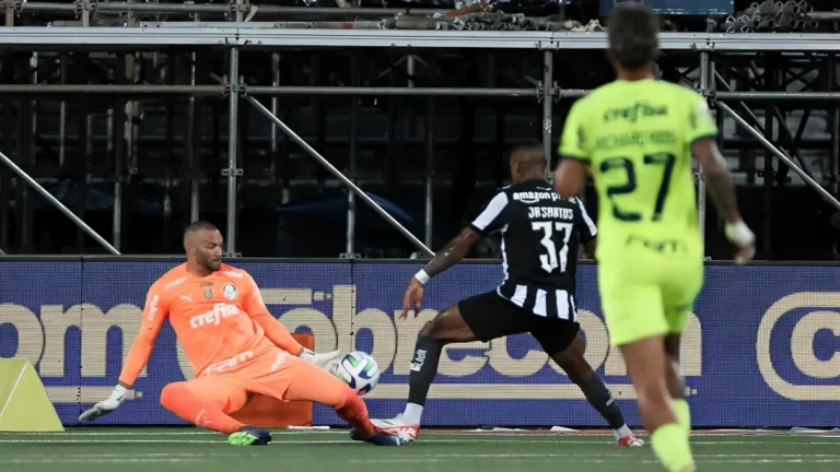 Palmeiras, Botafogo e Fortaleza têm melhores volantes em ranking mundial: veja os nomes