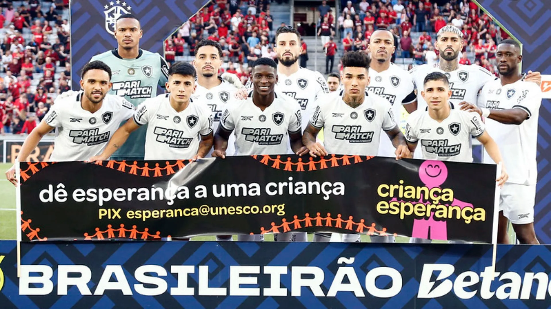 Chances de título do Botafogo no Brasileirão sobem para 57% contra 33% do Palmeiras