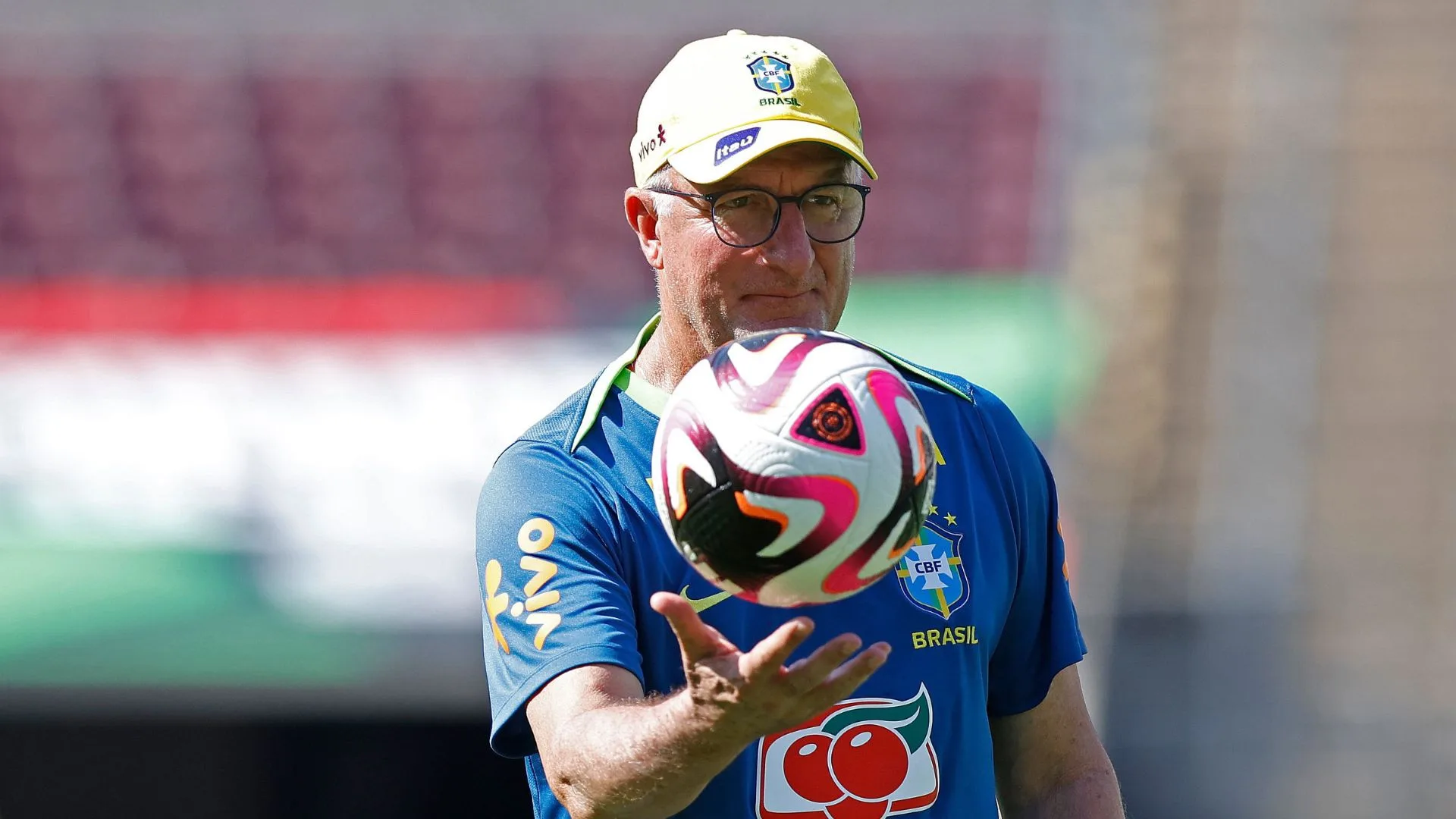 Dorival Júnior, técnico da seleção brasileira, projeta duelos das Eliminatórias e pede apoio dos torcedores