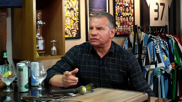 Celso Roth ‘salva’ time do rebaixamento no Brasileirão Série A: “Belo ano”