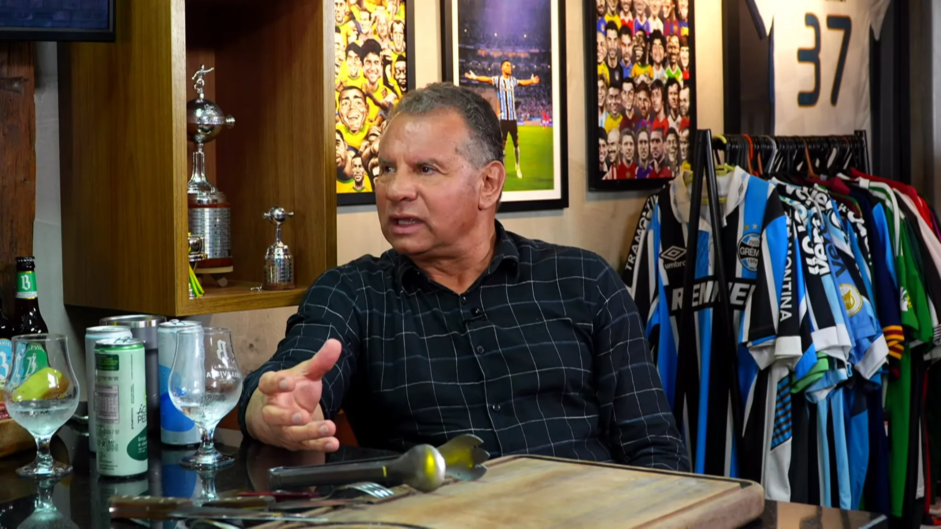 Celso Roth elogia gestão que é exemplo no futebol brasileiro