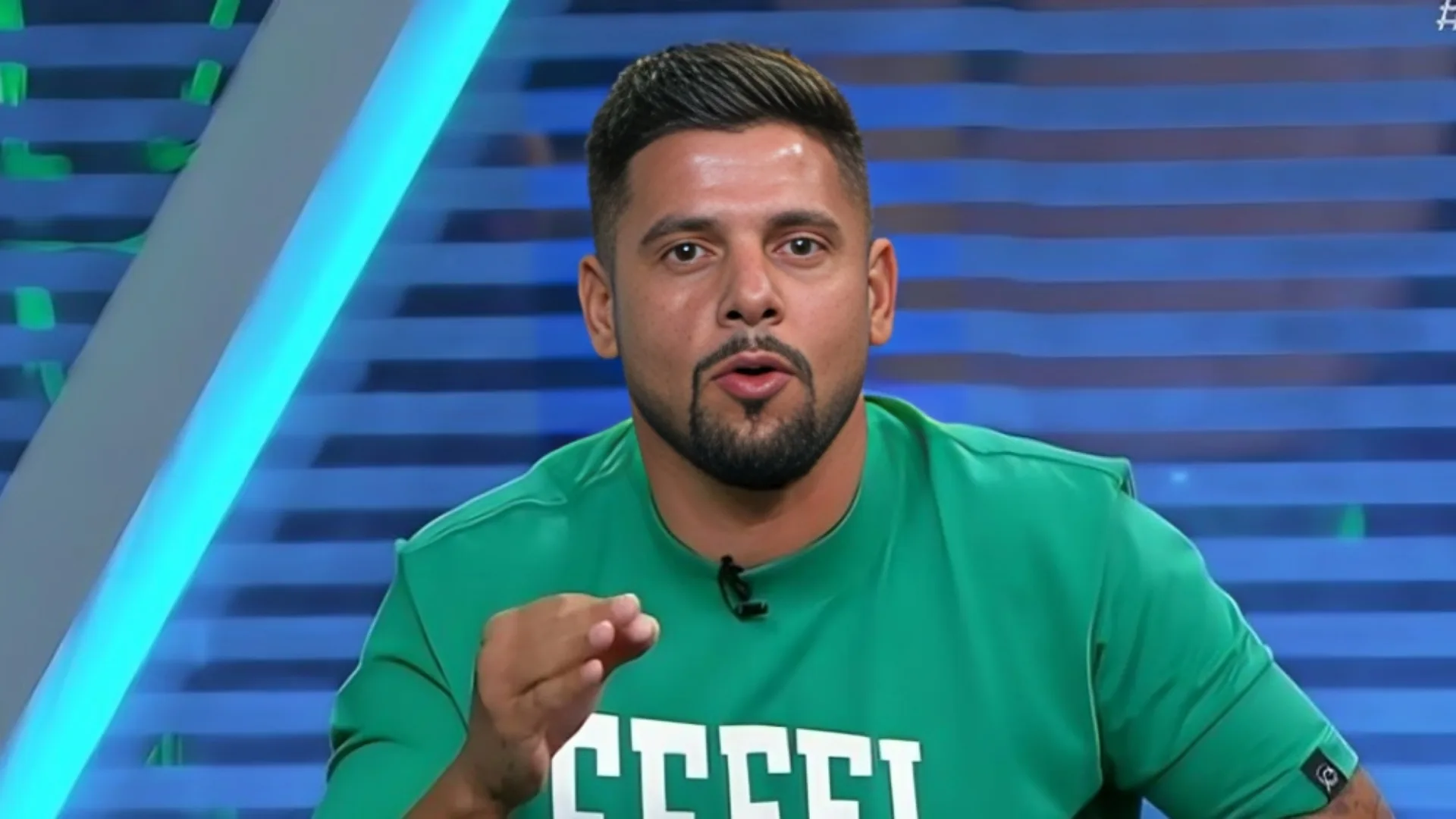 Cicinho não perdoa ao sinalizar futuro do Corinthians em 2025: “Cuidado” 