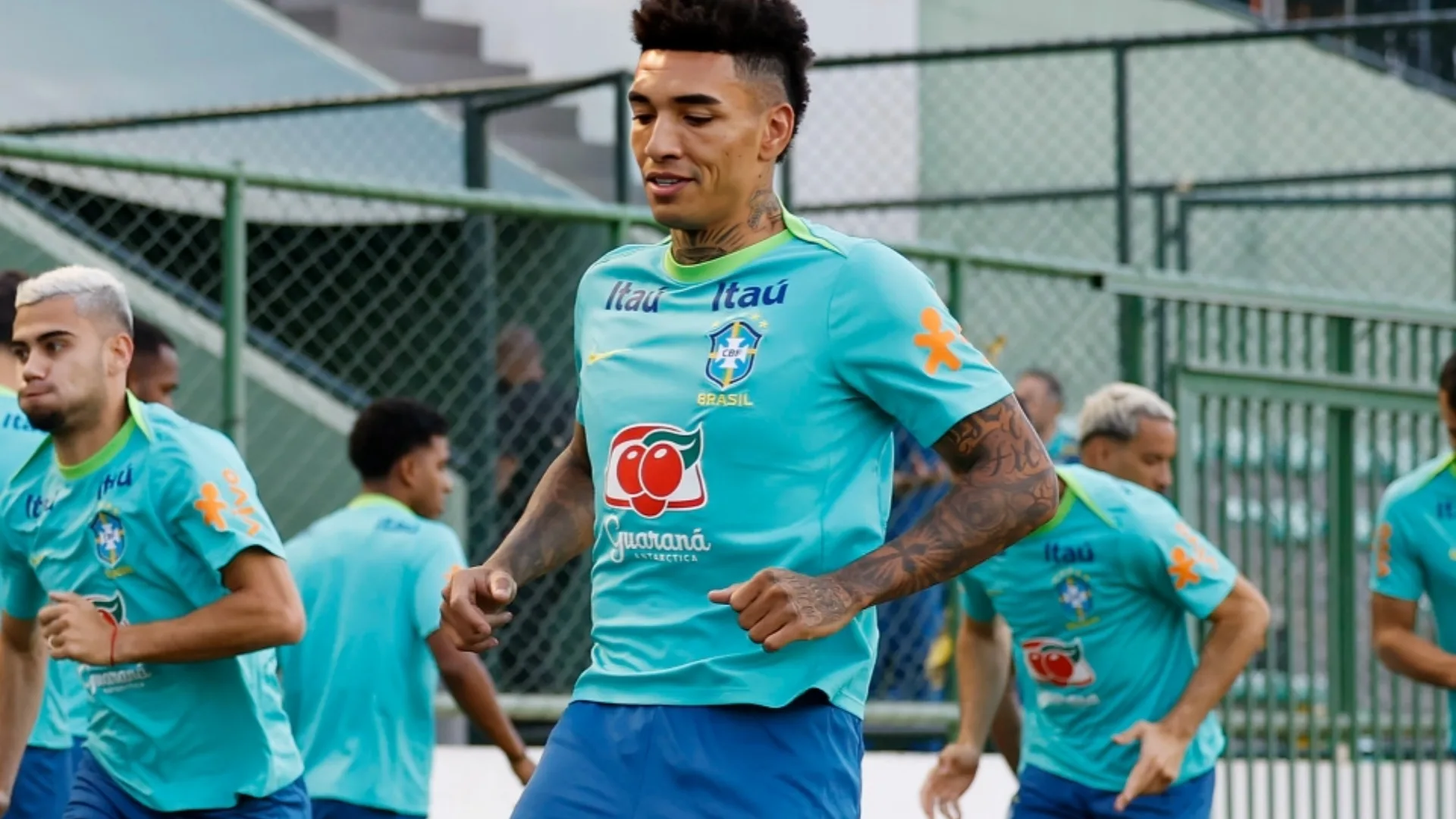 Cicinho ‘veta’ Igor Jesus e escala ataque ideal da seleção brasileira: “Seriam estes”