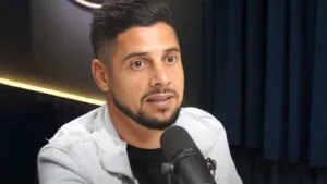 Cicinho revela desejo de trabalhar em um clube de futebol e explica função