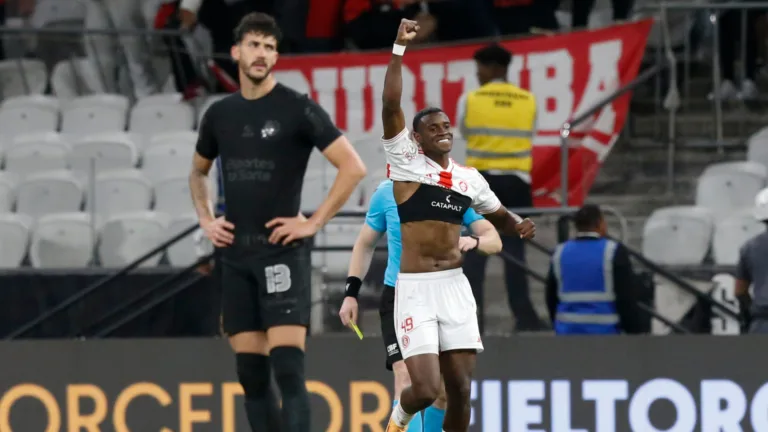 Corinthians leva empate do Internacional após brilho de Yuri Alberto e segue no Z-4 no Brasileirão