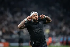 Depay brinca com torcedor do Corinthians que recebeu presente do jogador: “Espero que não coloque para vender”