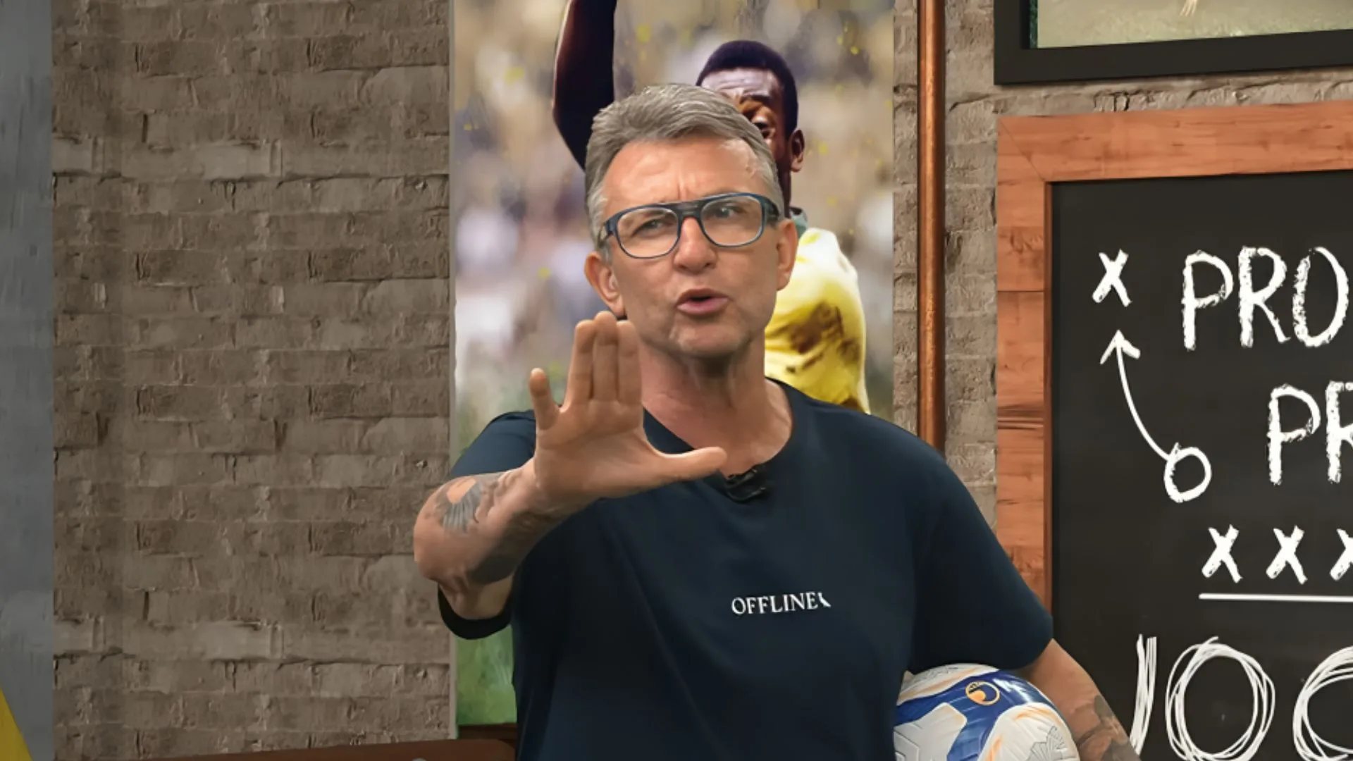 Craque Neto volta a detonar técnico do Brasileirão: “Mequetrefe”