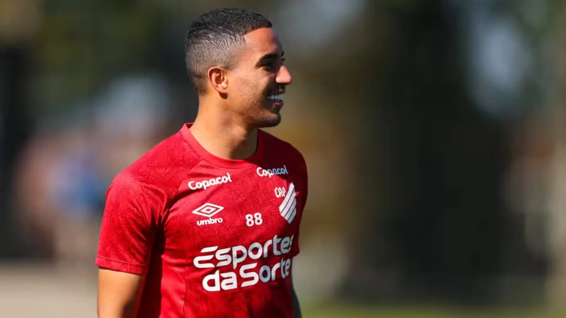 Cruzeiro e Palmeiras disputam volante do Athletico-PR