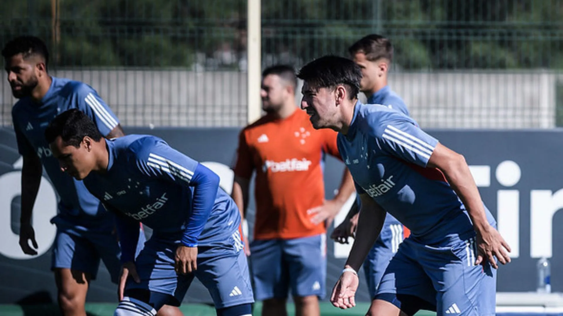 Cruzeiro gasta R$ 200 milhões em reforços e vê pressão aumentar com falta de resultados