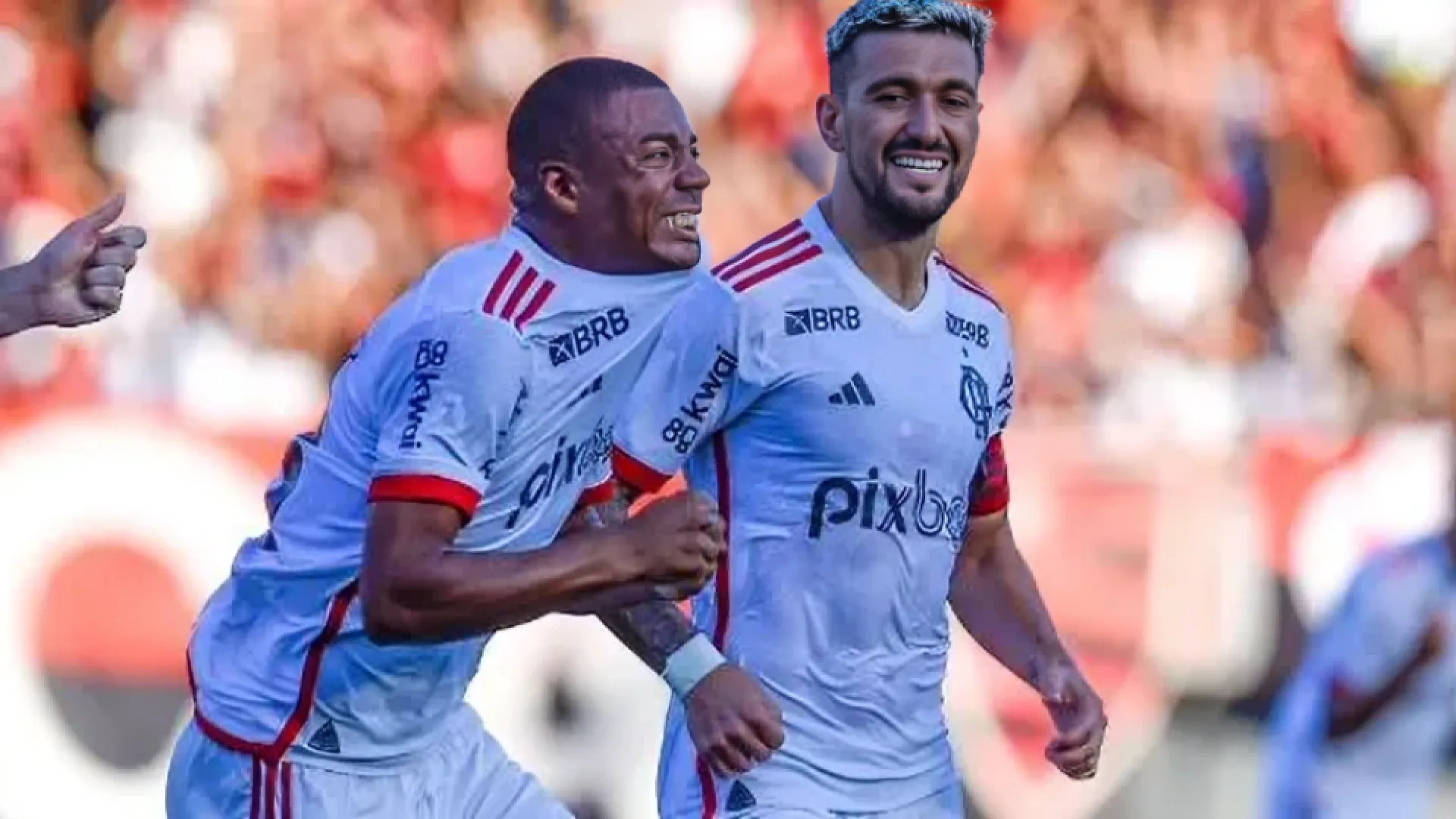 Dirigente revela jogador do Flamengo tem se sacrificado para atuar