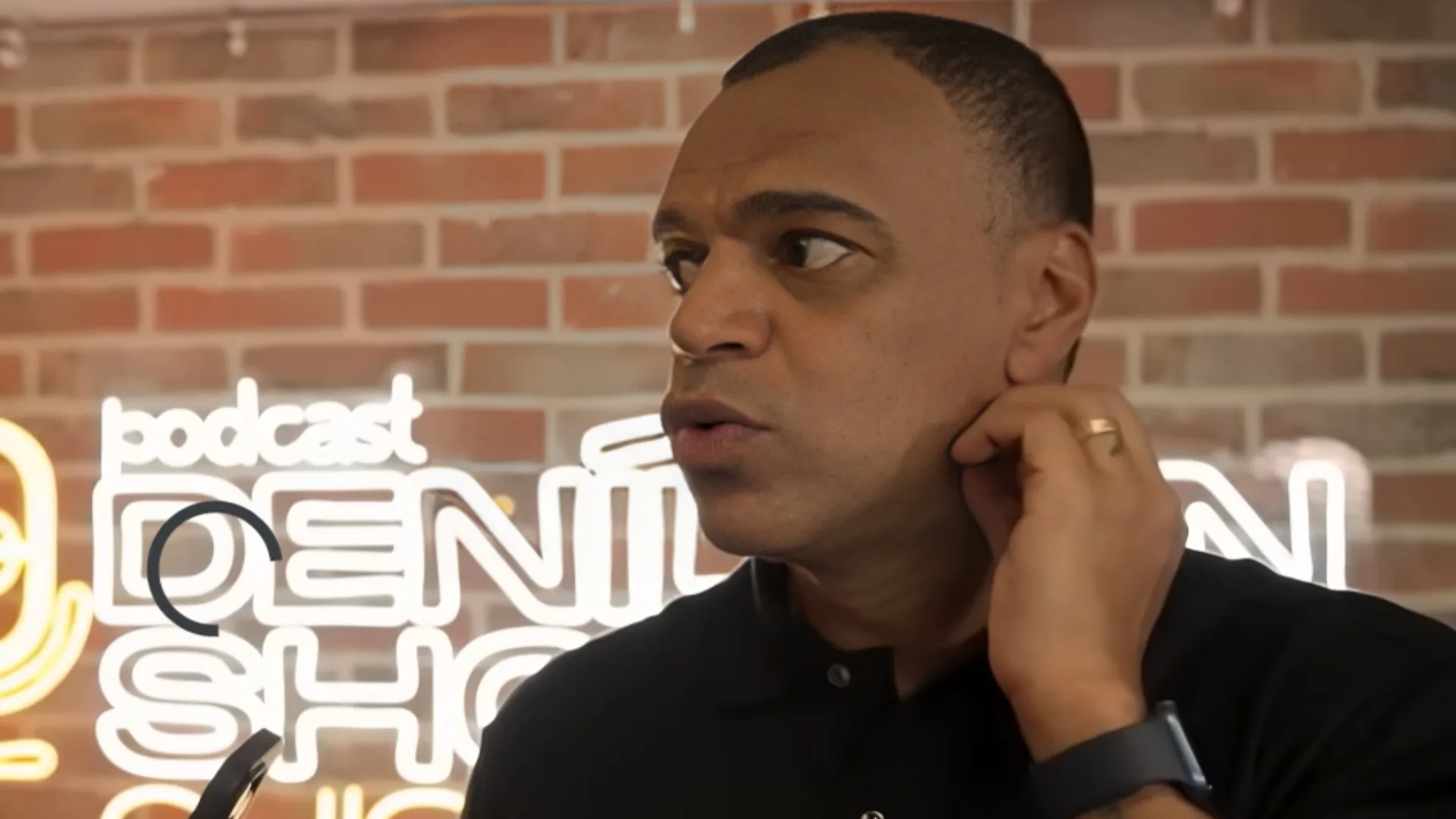 Denílson aponta goleiro destaque no Brasil hoje: “Muito seguro”