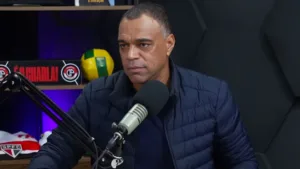 Denílson aponta próximo técnico demitido no Brasil: “Não é unanimidade”
