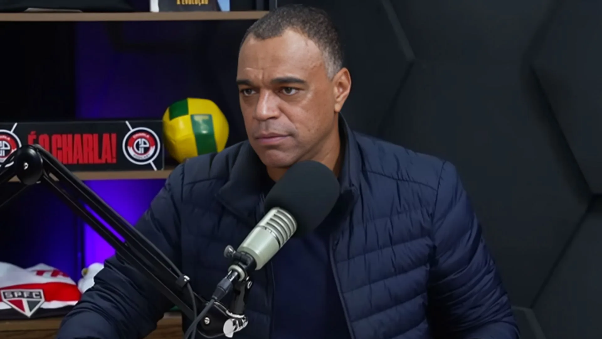 Denílson aponta próximo técnico demitido no Brasil: “Não é unanimidade”