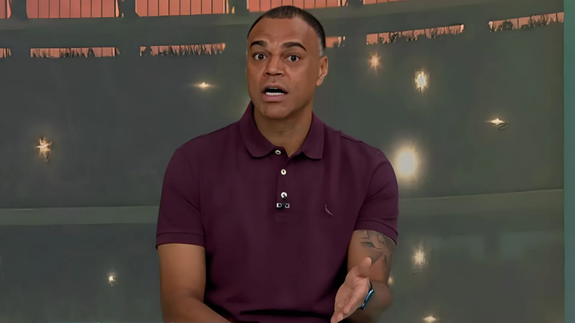 Denílson exalta meia diferenciado no futebol brasileiro hoje