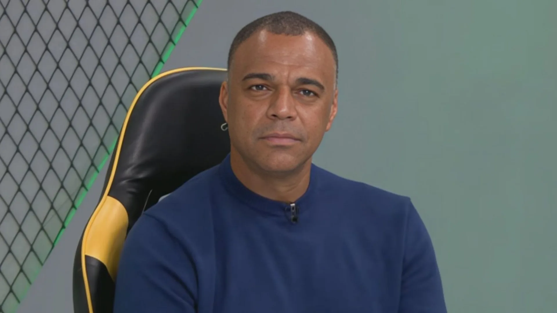 Denílson elege “time a ser batido” e indica margem para título do Brasileirão: “Cenário ideal”