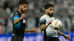 Denílson impressiona com placar de Racing x Corinthians na Sul-Americana