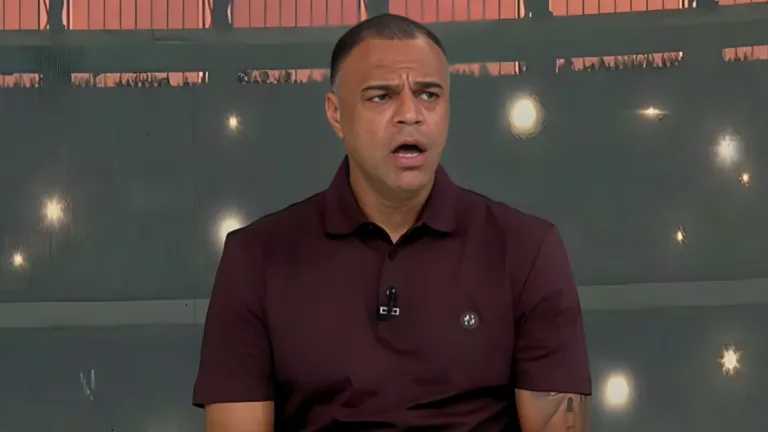 Denílson se encanta com meia do Brasileirão: “Uma surpresa”