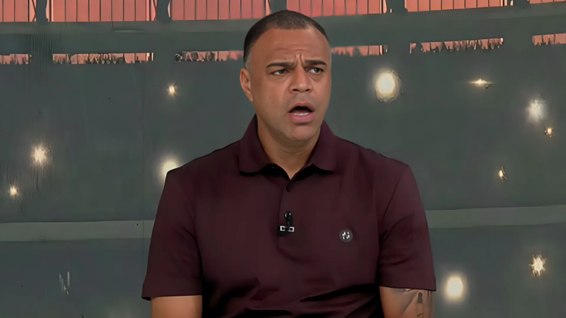 Denílson se encanta com meia do Brasileirão: “Uma surpresa”