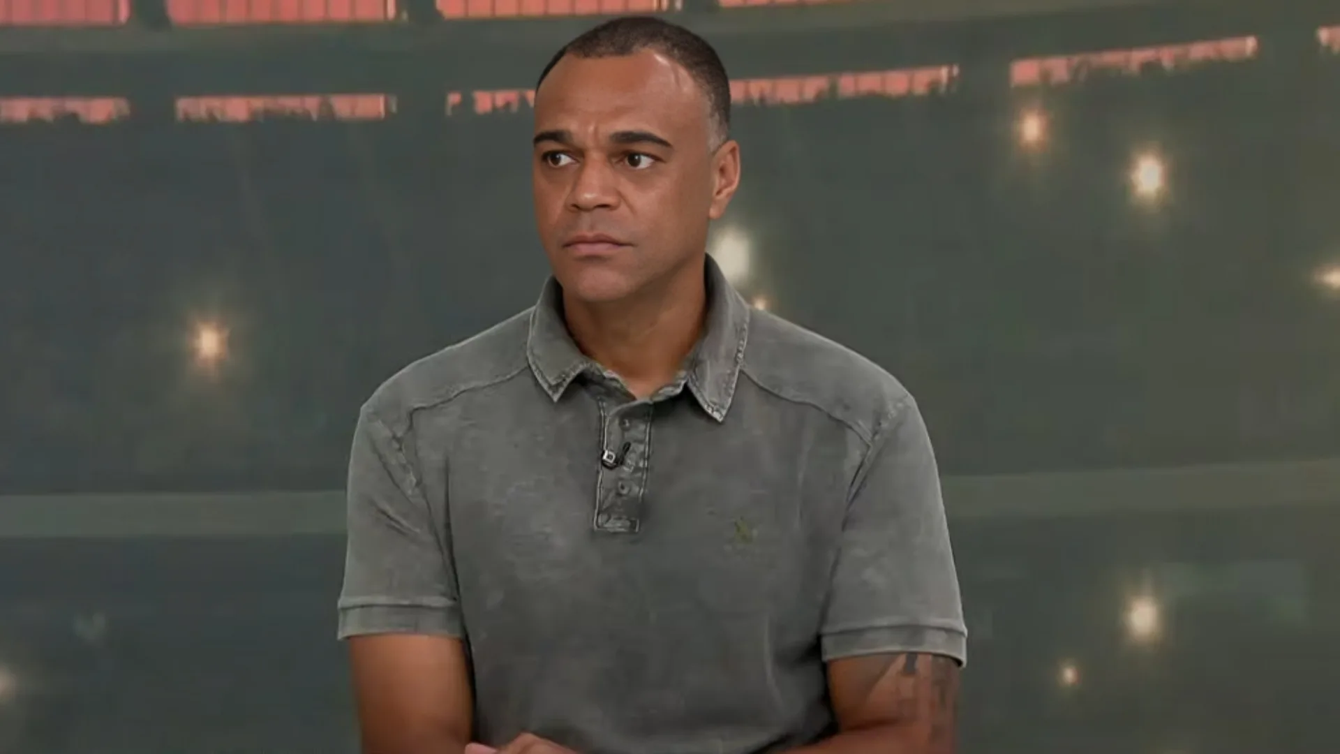 Denílson indica campeão do Brasileirão entre Botafogo e Palmeiras: “Cenário favorável”