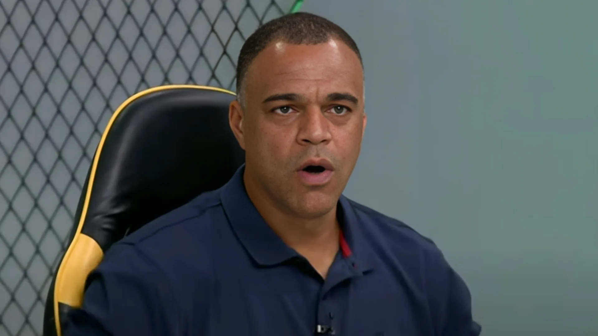 Denílson se manifesta após operação da PF contra Bruno Henrique, do Flamengo