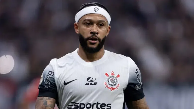 Dirigente do Corinthians abre o jogo sobre negociação com Depay