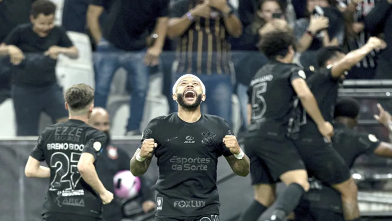 Rizek exalta Depay no Corinthians após vitória e o coloca no patamar de outro jogador do elenco