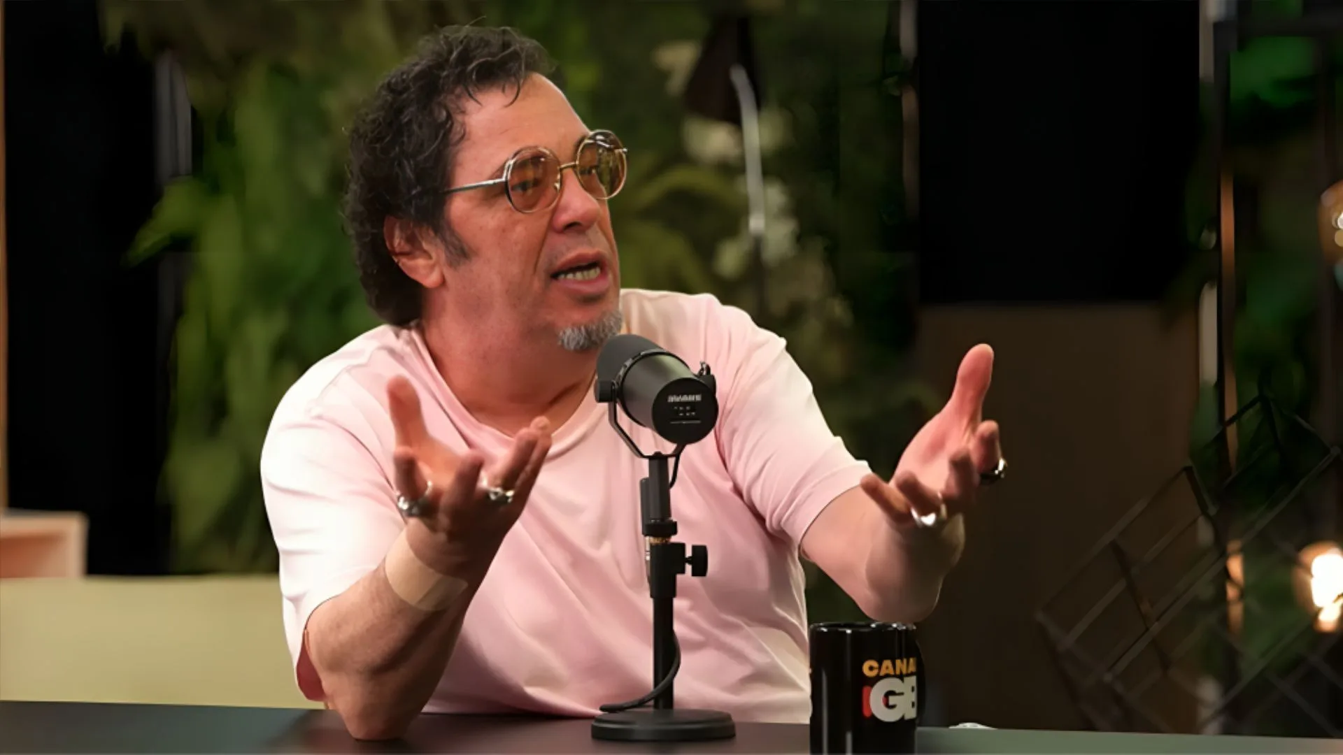 Casagrande detona jogador “descartável” na seleção: “Só erra” 