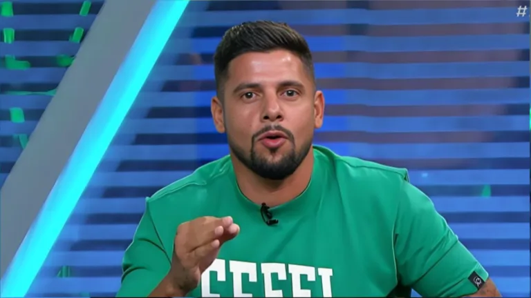 Cicinho aponta técnico “batendo cabeça” no Brasil: “Se perde nas substituições”