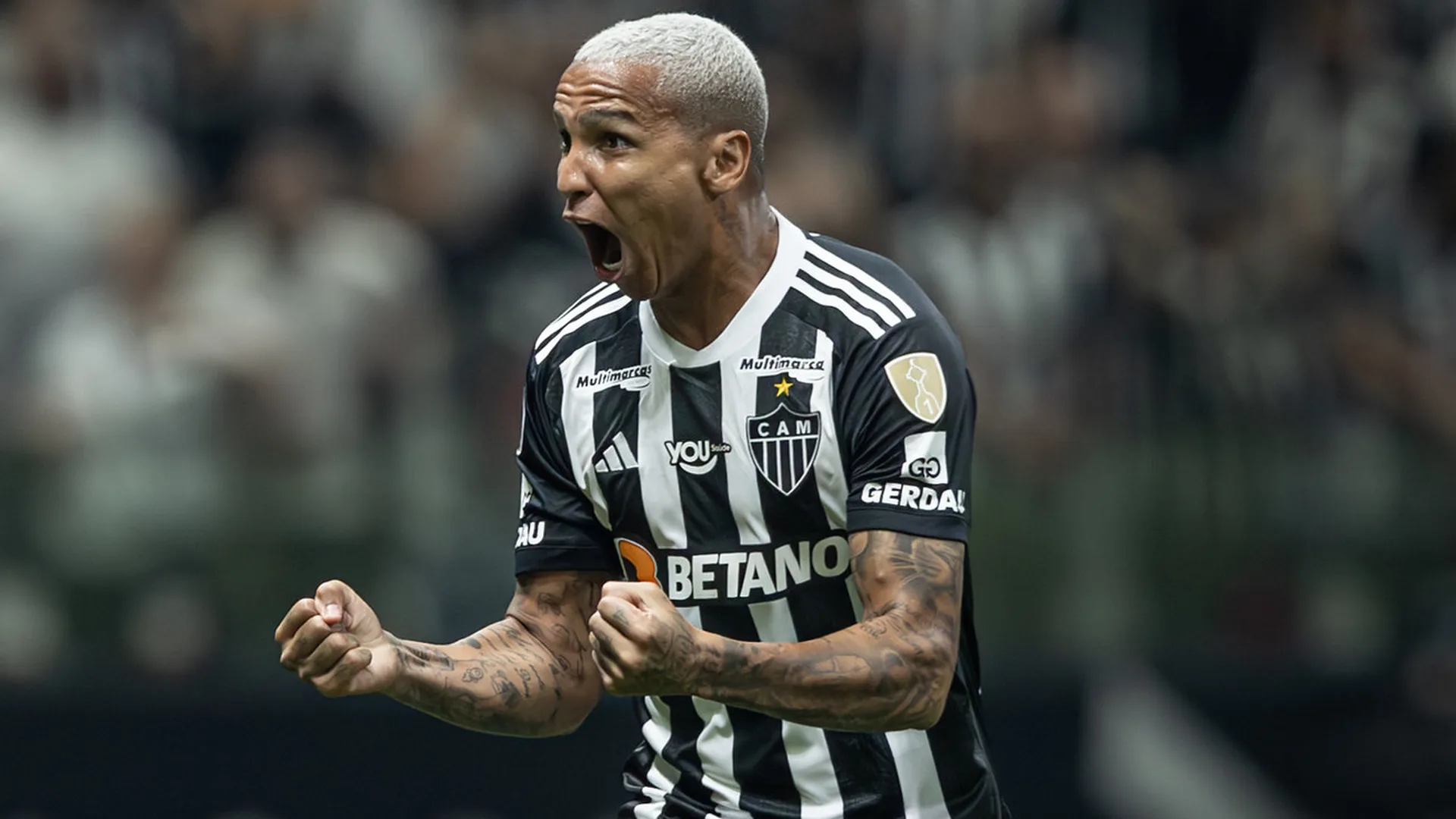 Deyverson, do Atlético-MG, ‘ignora’ Ronaldo e aponta atacante que lhe inspira: “Era brabo”