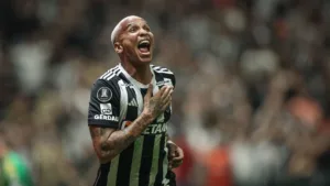 Deyverson, do Atlético-MG, é pedido na seleção brasileira por Trajano