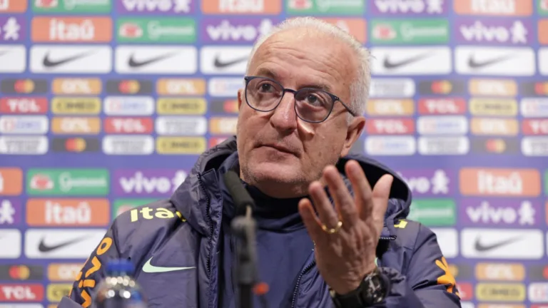 Casagrande sinaliza possível substituto de Dorival Júnior na seleção: “Não descarto” 