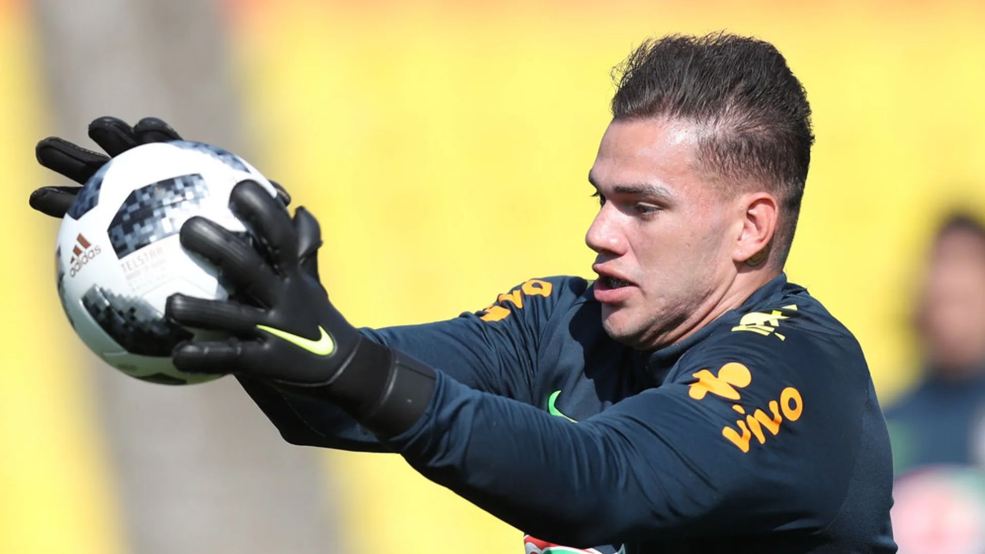 Sormani descarta Ederson e indica três goleiros da seleção na Copa de 2026