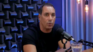 Edmundo dispara contra dois times do futebol brasileiro: “Uma covardia”